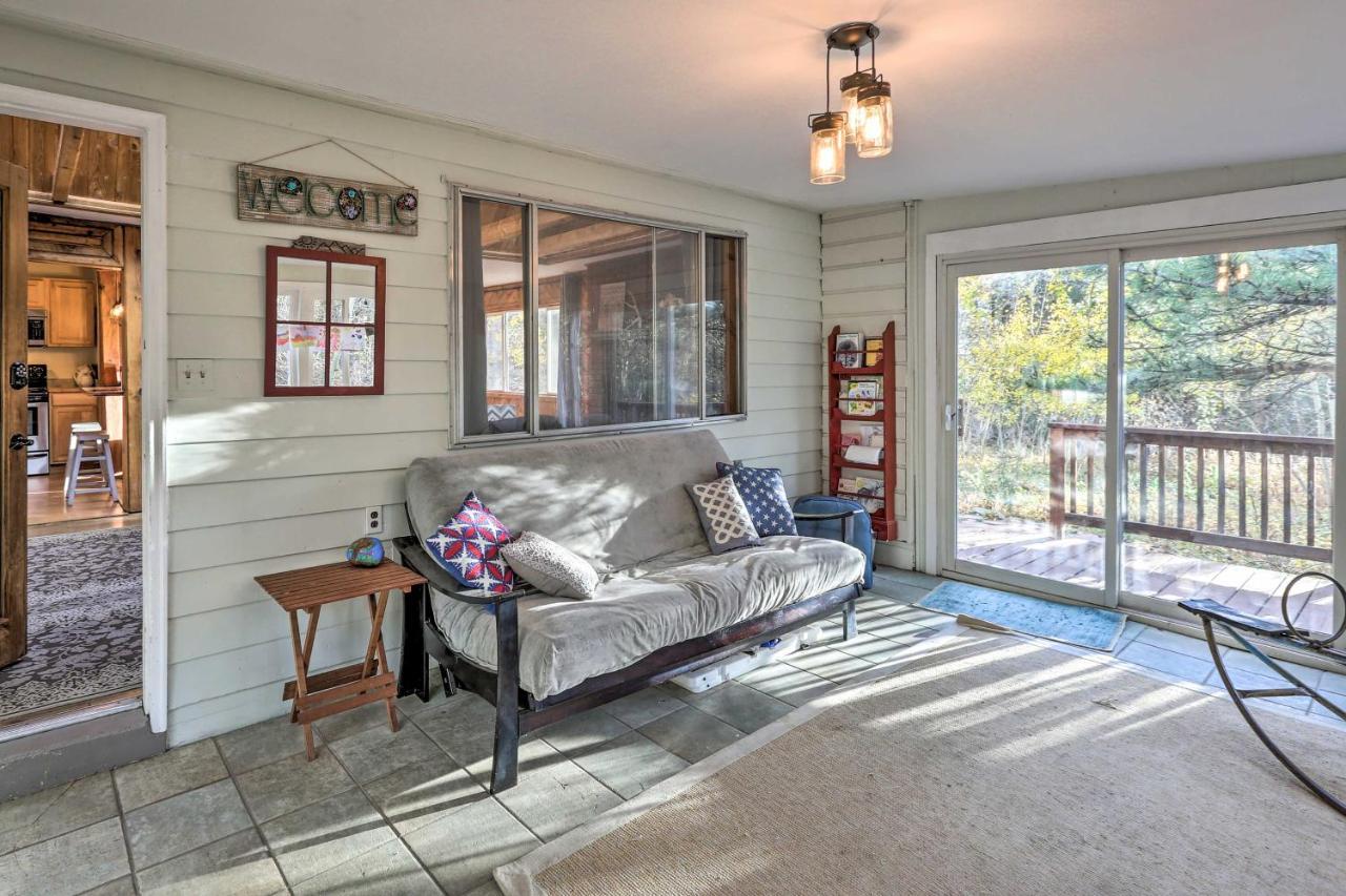 Stunning Golden Home With Deck About 35 Mi To Denver! المظهر الخارجي الصورة