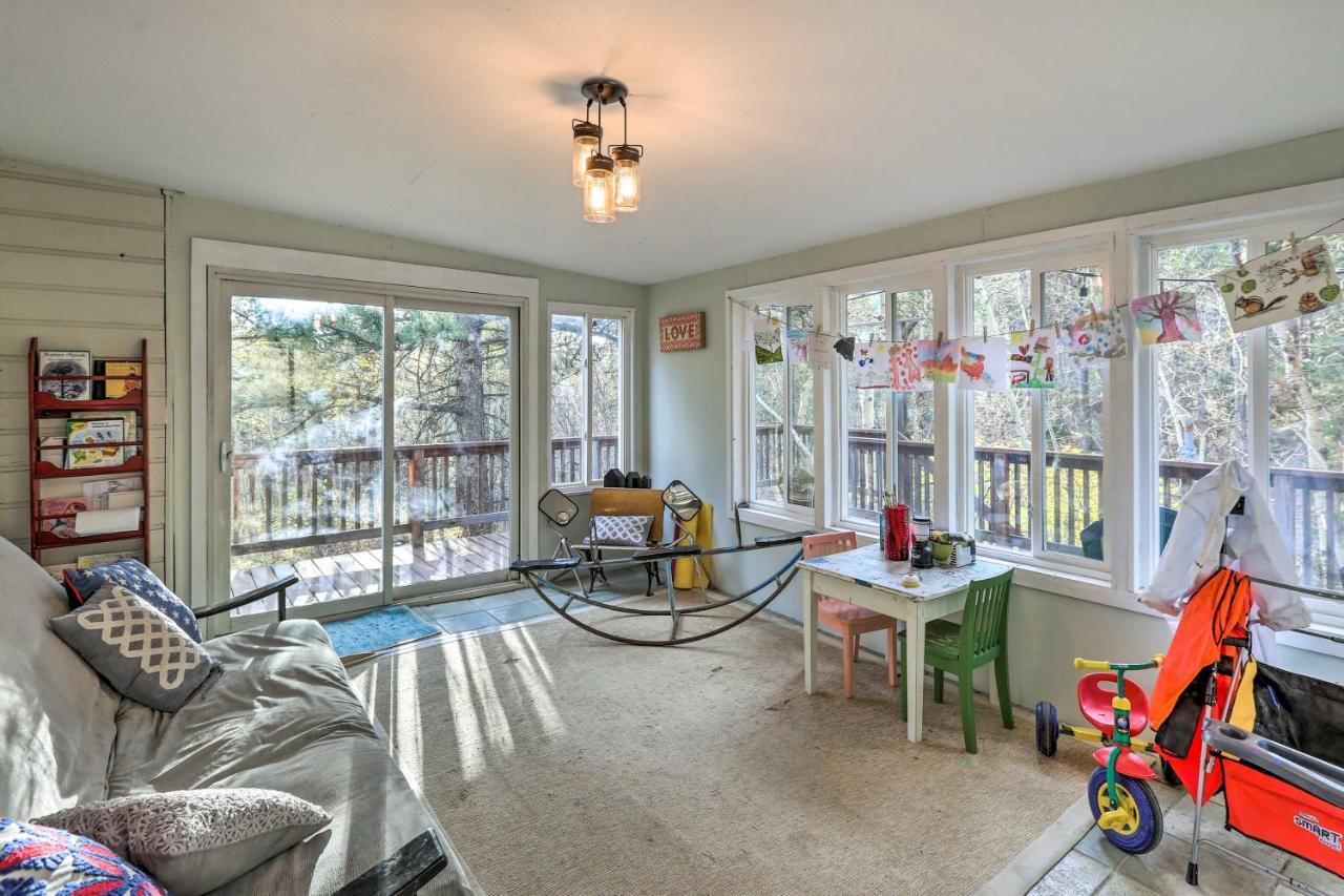 Stunning Golden Home With Deck About 35 Mi To Denver! المظهر الخارجي الصورة