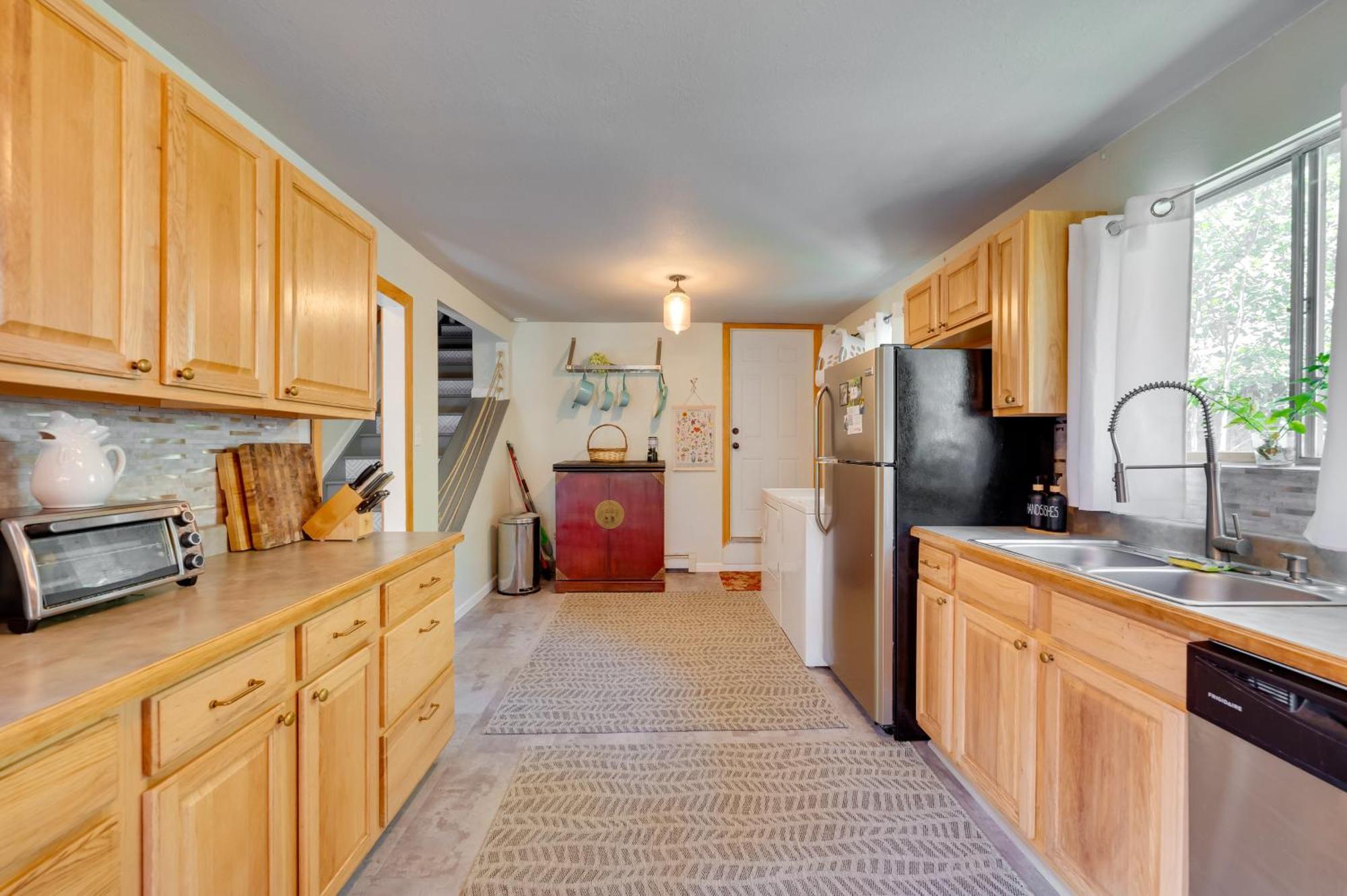 Stunning Golden Home With Deck About 35 Mi To Denver! المظهر الخارجي الصورة