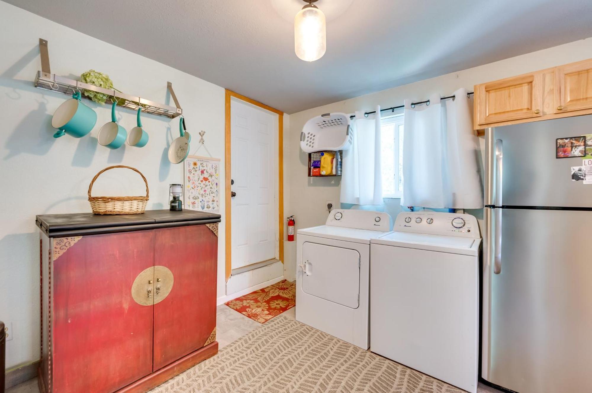 Stunning Golden Home With Deck About 35 Mi To Denver! المظهر الخارجي الصورة