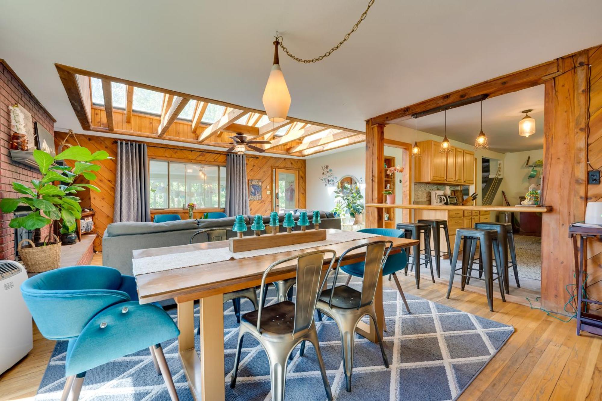 Stunning Golden Home With Deck About 35 Mi To Denver! المظهر الخارجي الصورة