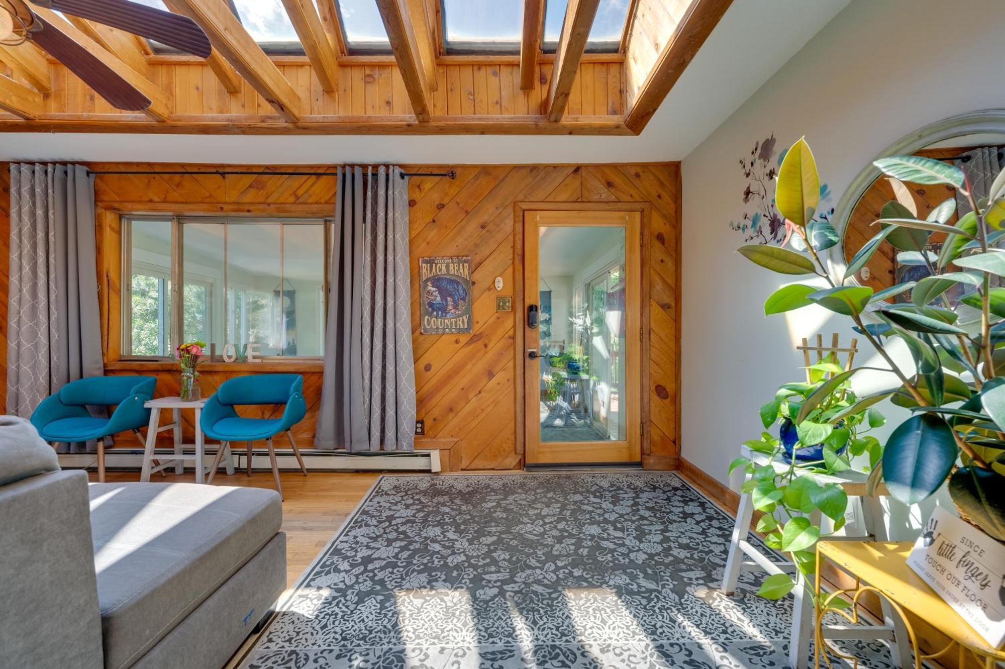 Stunning Golden Home With Deck About 35 Mi To Denver! المظهر الخارجي الصورة