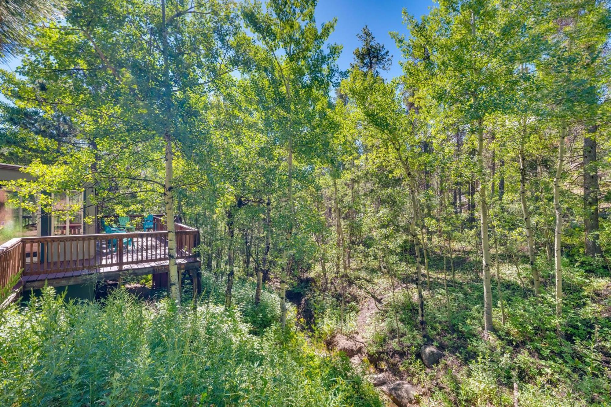 Stunning Golden Home With Deck About 35 Mi To Denver! المظهر الخارجي الصورة