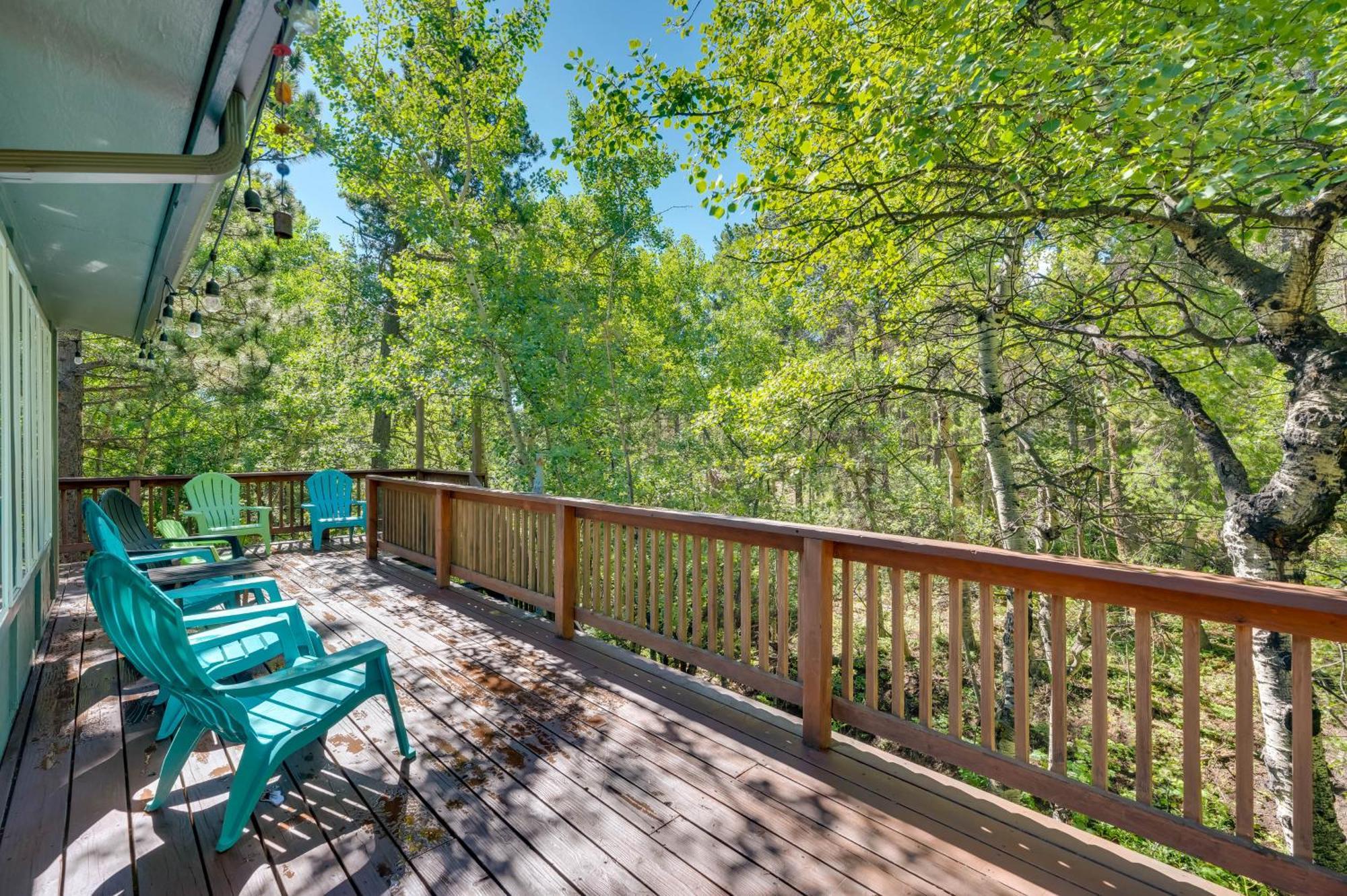 Stunning Golden Home With Deck About 35 Mi To Denver! المظهر الخارجي الصورة